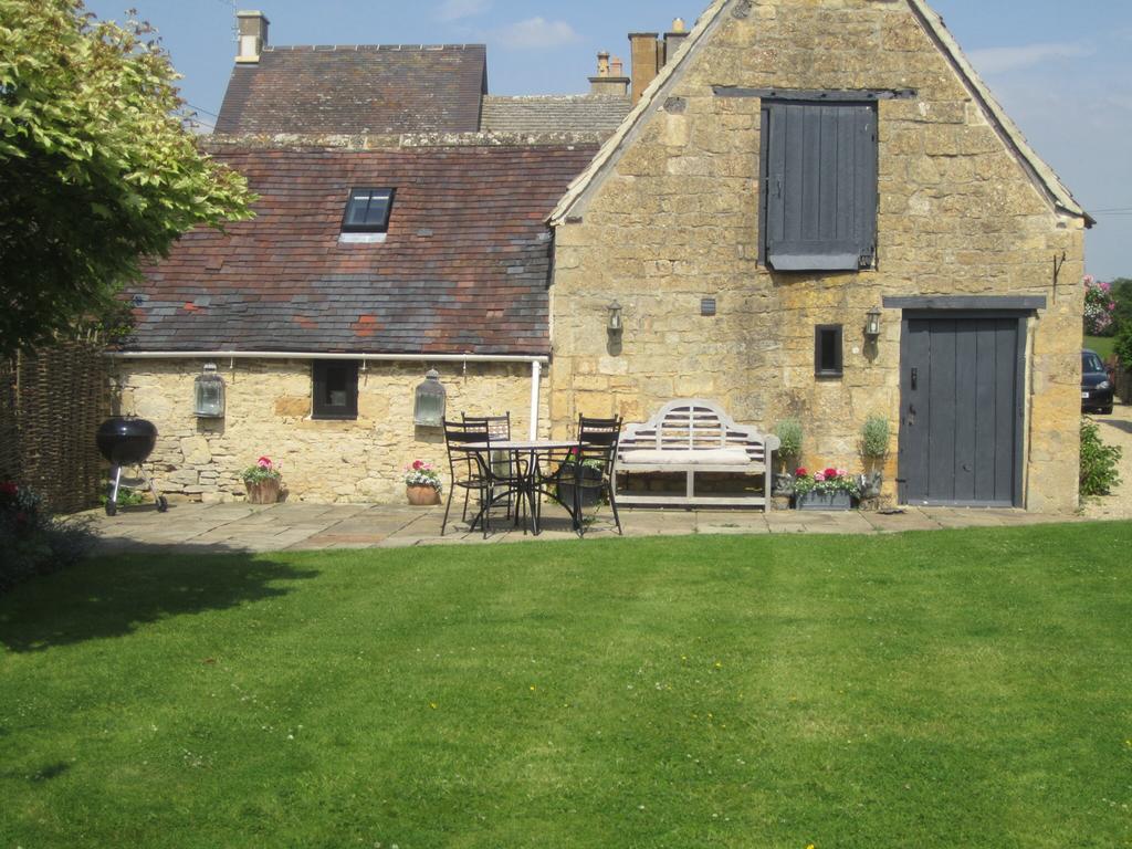 Popfosters Barn Villa Weston Subedge ภายนอก รูปภาพ